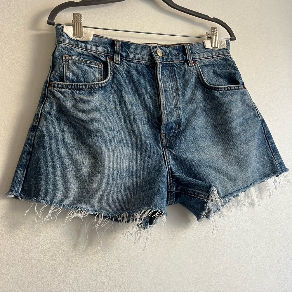 Reformation Charlene Shorts in Colorado - Picture 4 of 12
